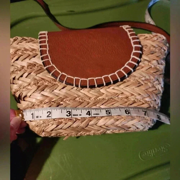 Universal Thread Brown Faux Leather Straw Crossbody Bag Purse - Picture 9 of 12